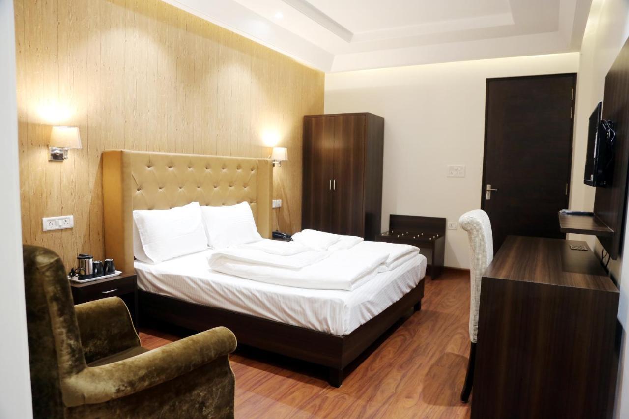 Awadh Inn Noida Exterior photo