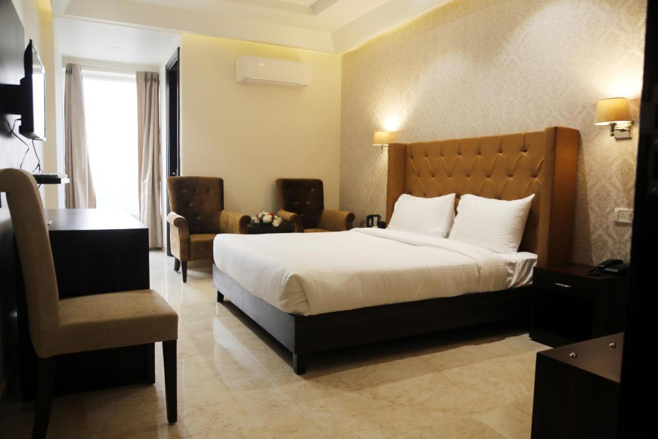 Awadh Inn Noida Exterior photo